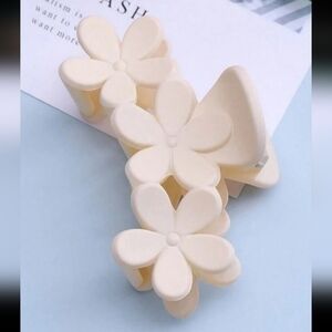 Cream Floral Hair Clip